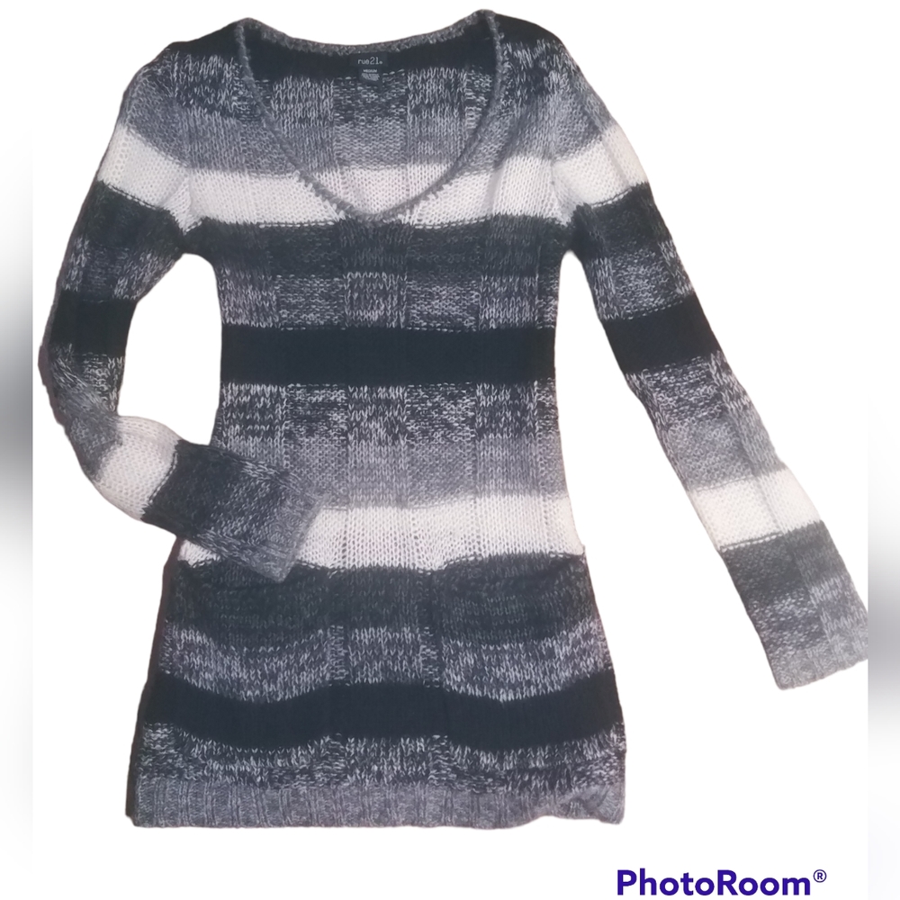 🌷🌷rue21 sweater size medium